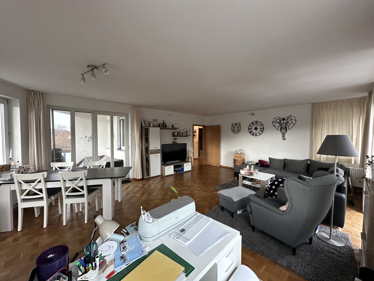 Schwachhausen: ruhige 3 Zi. Wohnung m. 2 Balkonen, EBK, Abstellraum, Keller Parkett u. TG-Stellplatz - Photo 1
