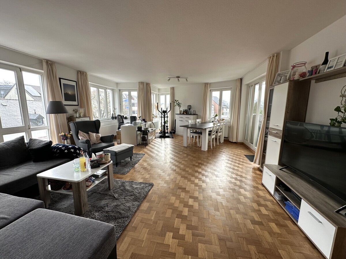 Schwachhausen: ruhige 3 Zi. Wohnung m. 2 Balkonen, EBK, Abstellraum, Keller Parkett u. TG-Stellplatz - Photo 5