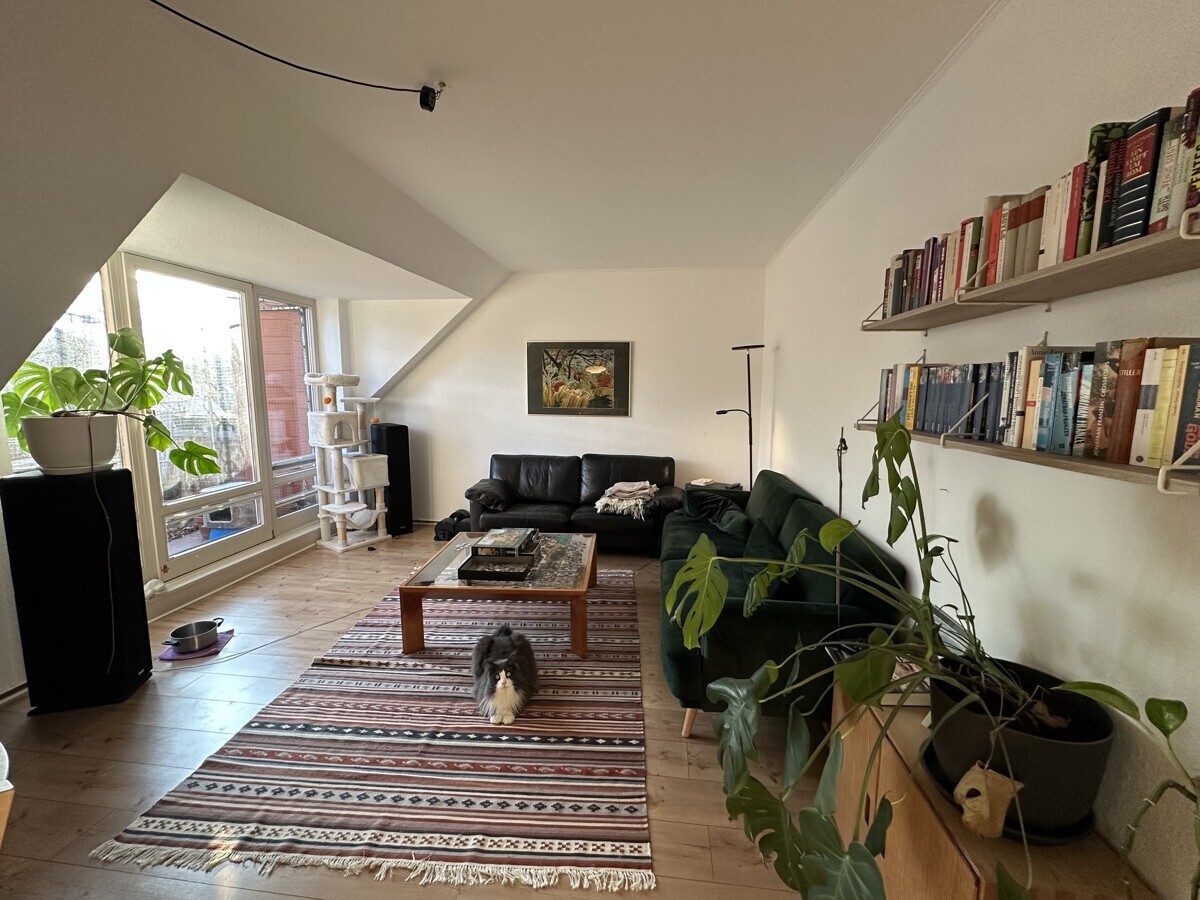 Schwachhausen: besonders geschnittene 4 Zi. DG-Wohnung mit Loggia, EBK, Kellerraum und TG-Stellplatz - Photo 3