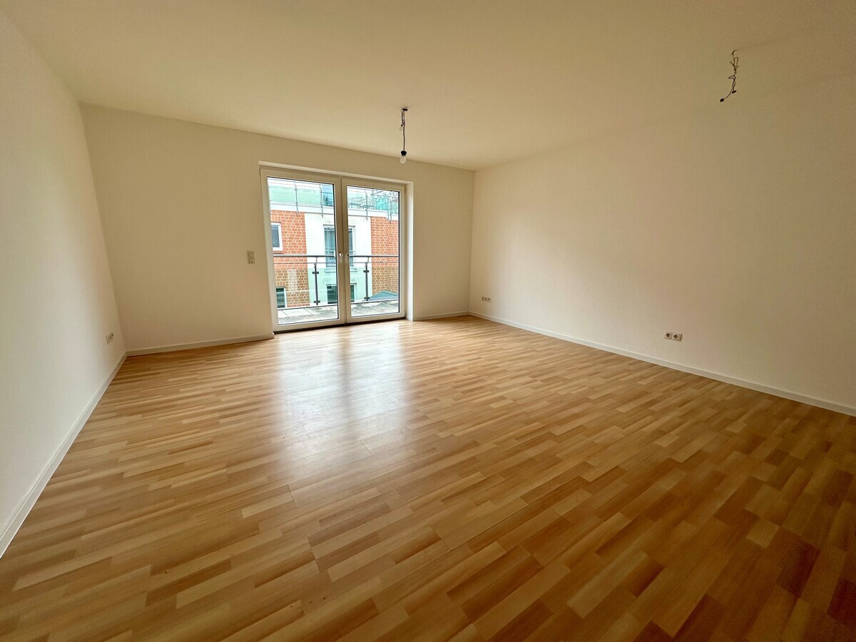 Stuhr: TOP renovierte 2 Zimmer Whg., neue EBK, großem Balkon, TG-Stellplatz, Fahrstuhl, barrierefrei - Photo 1