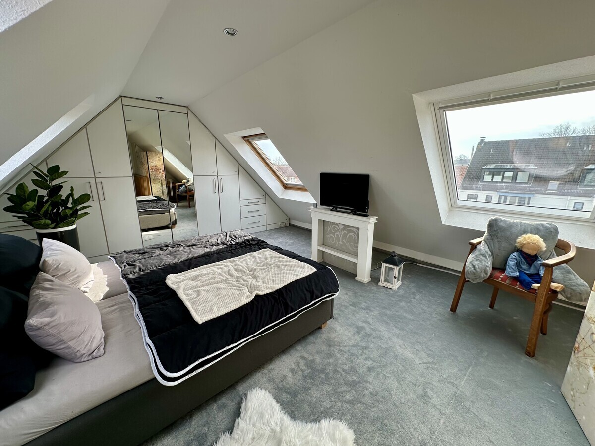 Schwachhausen: Wunderschöne u. große 2 Zi. Maisonnette Whg. mit EBK, Gartennutzung, Keller u. Garage - Photo 5