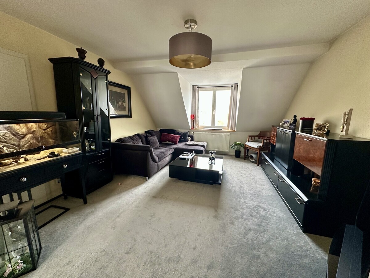 Schwachhausen: Wunderschöne u. große 2 Zi. Maisonnette Whg. mit EBK, Gartennutzung, Keller u. Garage - Photo 1