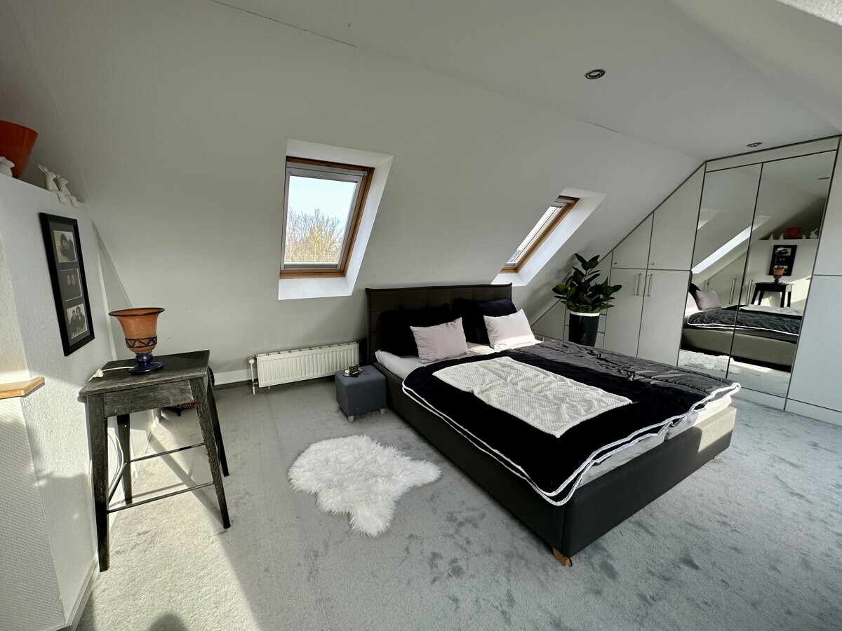 Schwachhausen: Wunderschöne u. große 2 Zi. Maisonnette Whg. mit EBK, Gartennutzung, Keller u. Garage - Photo 4