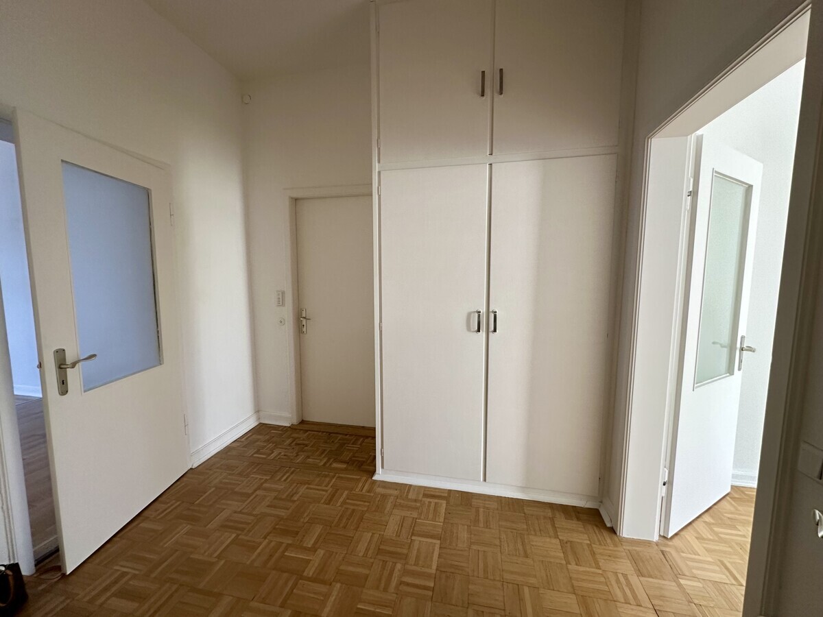 Barkhof: Altbau - Hochparterre in attraktiver Südwestlage, 3 Zimmer, mit Garten u. Garage - Photo 2