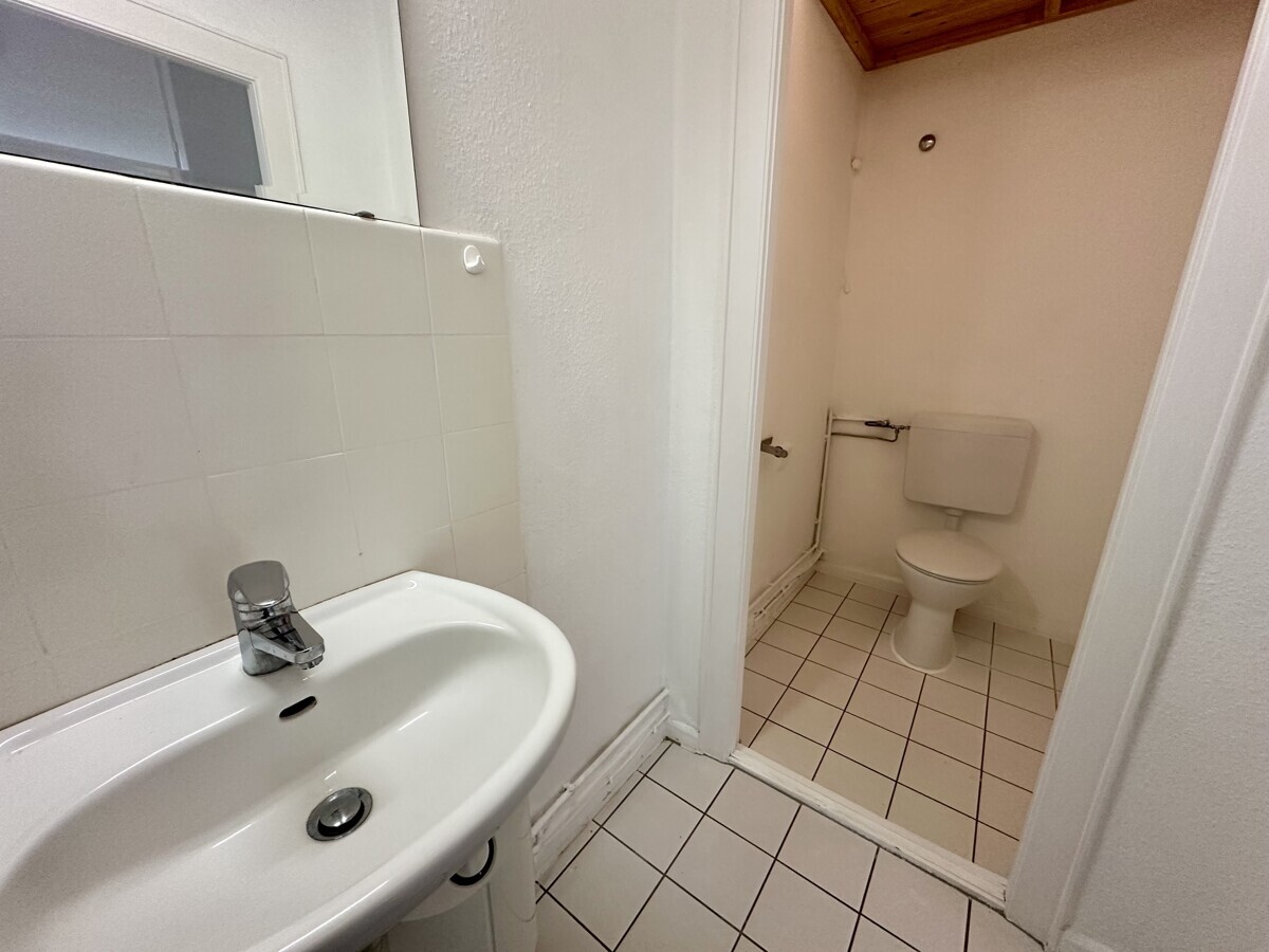 Barkhof: Altbau - Hochparterre in attraktiver Südwestlage, 3 Zimmer, mit Garten u. Garage - Photo 4