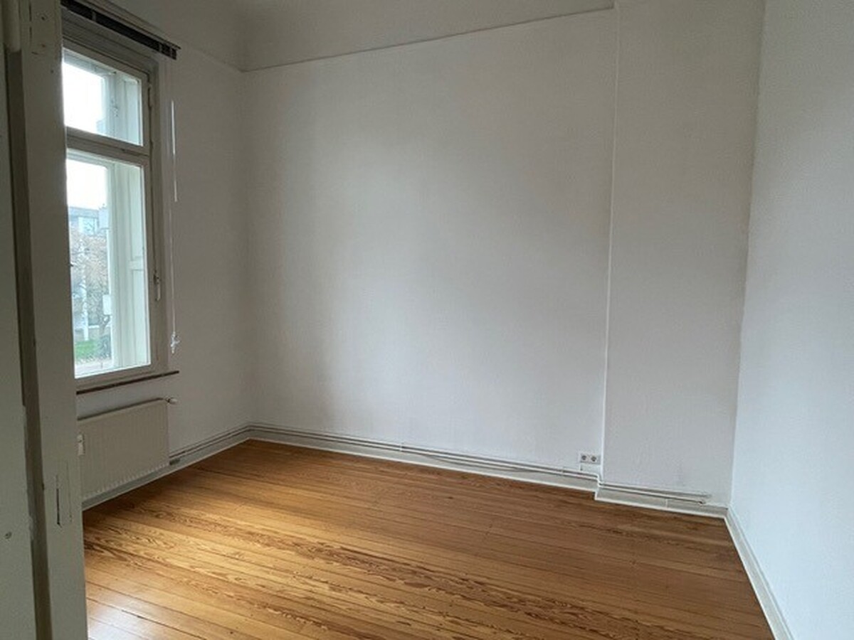 Schwachhausen: "Belle Étage" Altbau stilvolle 3-4 Zi. Whg. mit Parkett, hohen Decken, Bürgerparknähe - Photo 2
