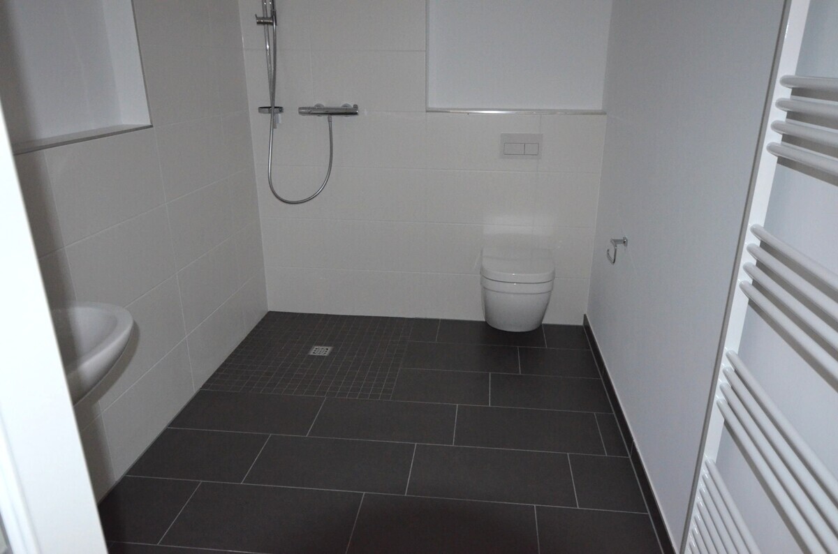 Modernes 1 Zi.-City-Appartement mit gr. Loggia, Nähe der Weser, Parkett und EBK- ideal für Singles - Photo 5