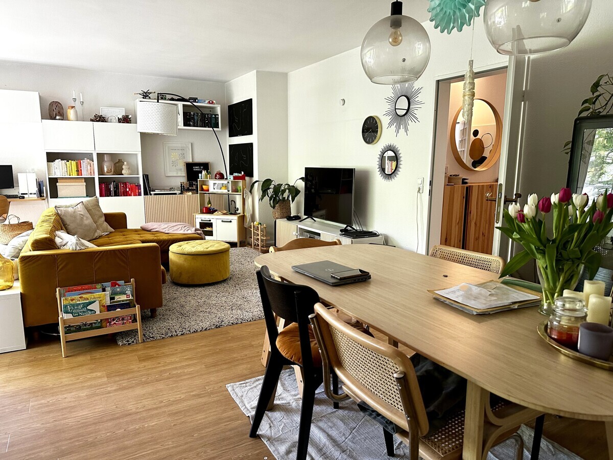 Geteviertel: großzügige 3 Zimmer Whg., Balkon mit Blick ins Grüne, EBK, Fahrstuhl in Schwachhausen - Photo 2