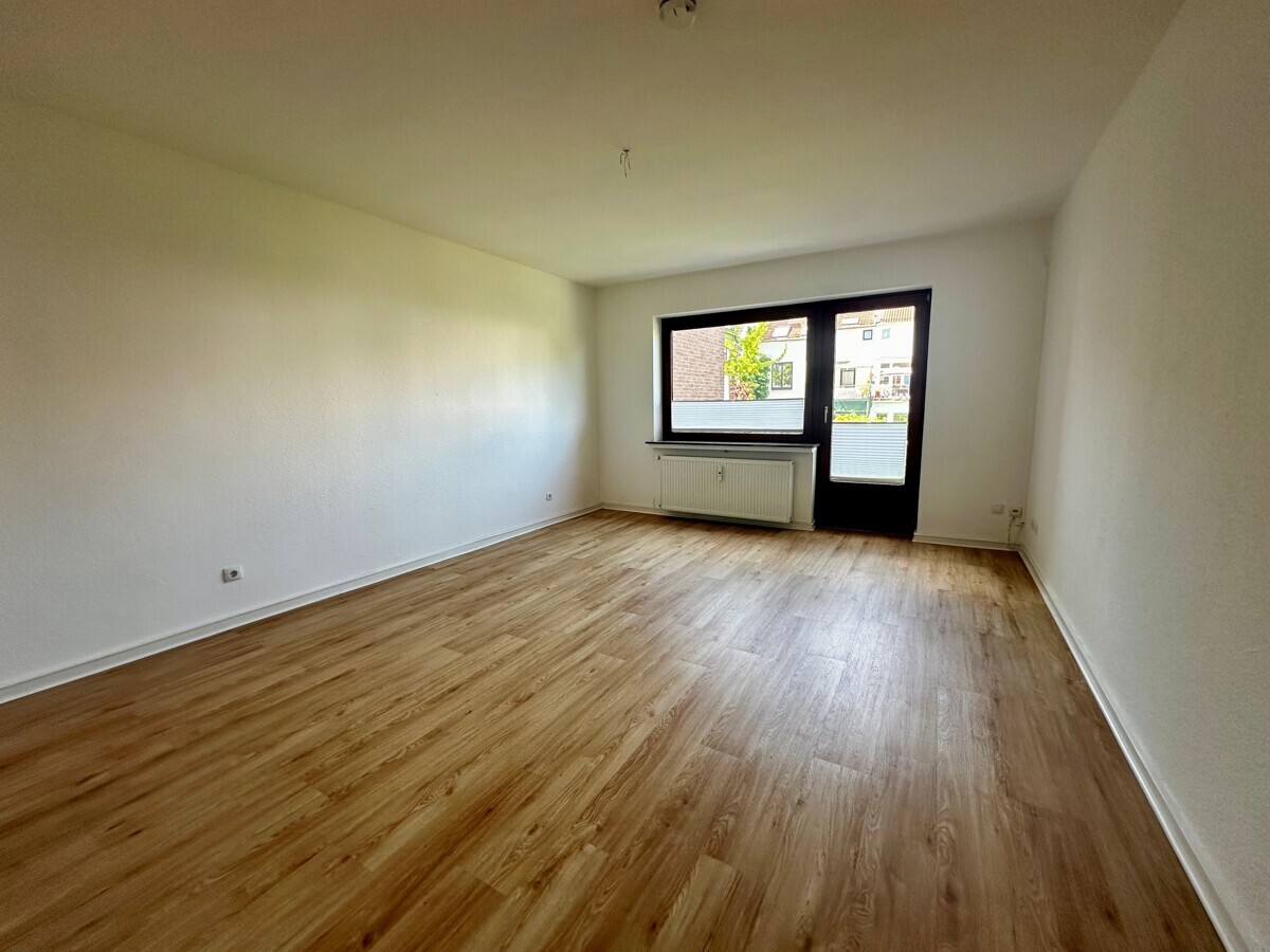 Wachmannquartier: ruhige 2 Zimmer Wohnung im 1. OG, gr. Balkon m. Blick ins Grüne und Einbauküche - Foto 1