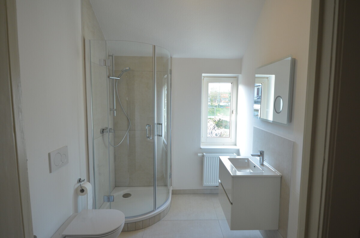 Gete: Gemütliche 2 Zi.-DG-Wohnung in stilvollem Altbremer Haus, mit EBK, Dielenboden- Schwachhausen - Photo 3