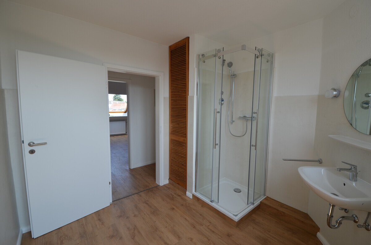 Gemütliche und helle 2 Zimmer DG- Wohnung in Altbremer Haus in Schwachhausen - Photo 4