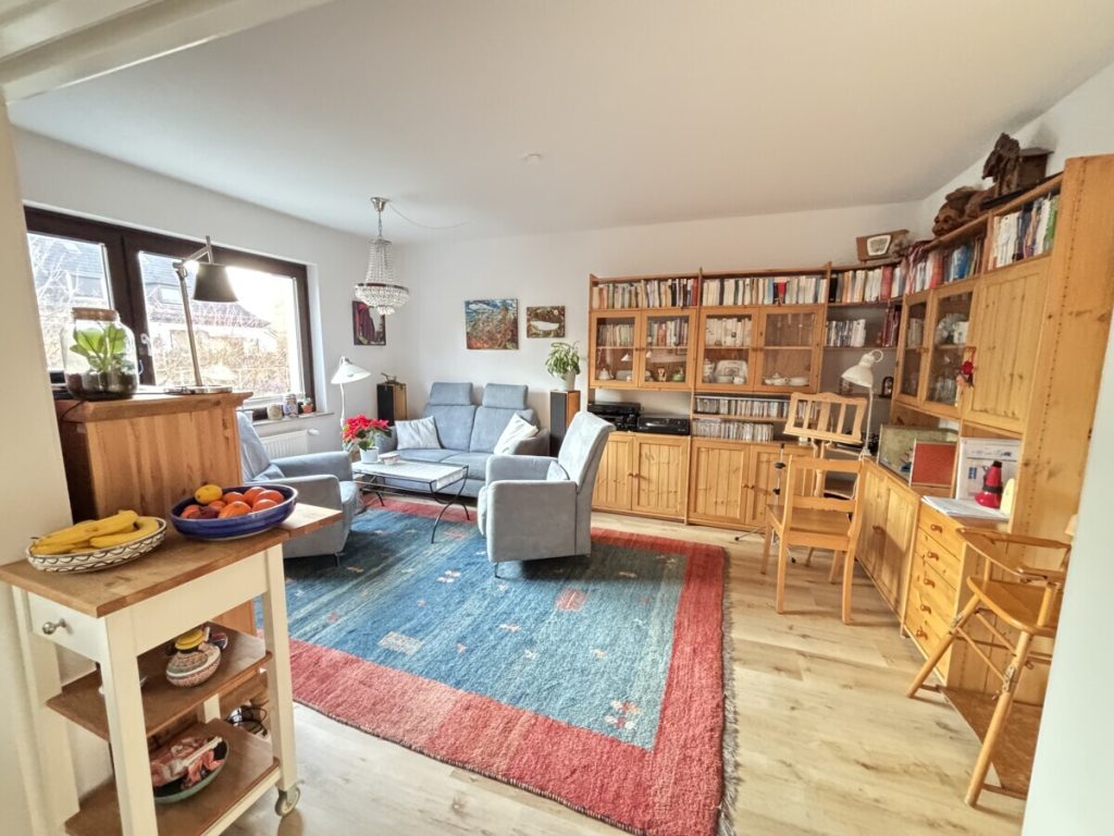 Neustadt: ansprechende, modernisierte 3-4 Zimmer Eigentumswohnung mit Balkon