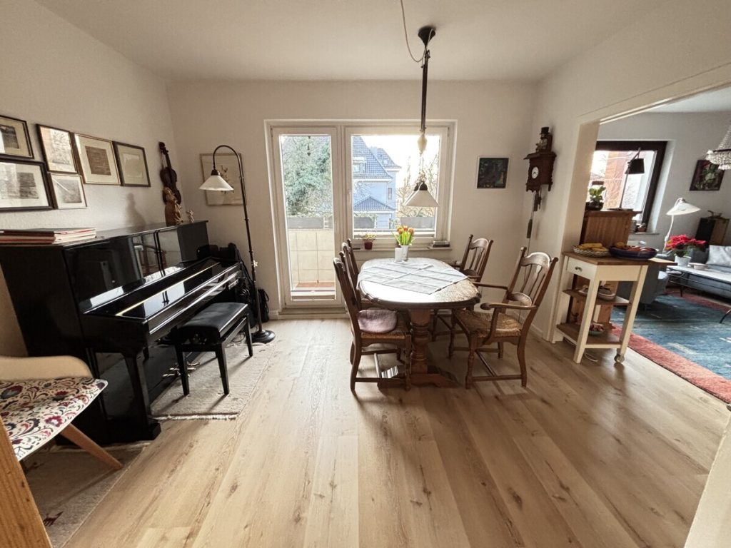 Neustadt: ansprechende, modernisierte 3-4 Zimmer Eigentumswohnung mit Balkon