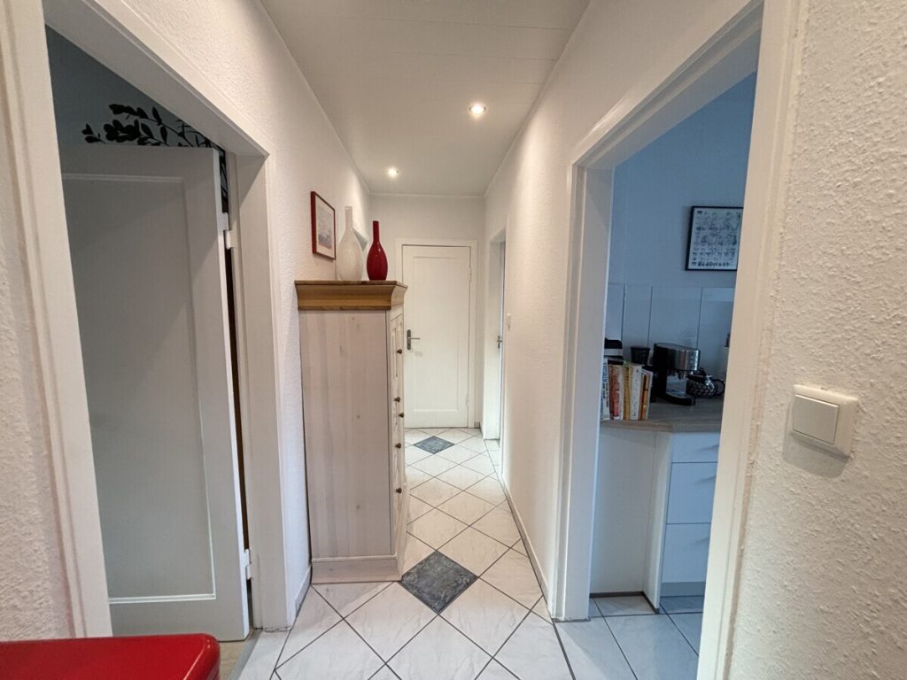 Neustadt: ansprechende, modernisierte 3-4 Zimmer Eigentumswohnung mit Balkon