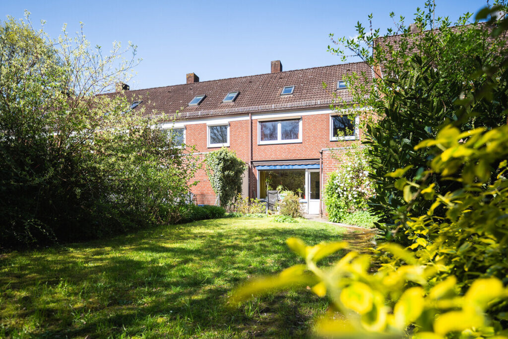 Arsten-Großzügiges Reihenmittelhaus mit 5 Zimmern, Garten und Garage