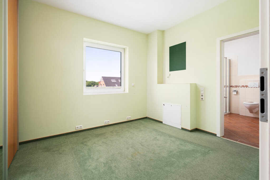 Schwanewede: Ansprechendes, großzügiges Einfamilienhaus mit Garage auf schönem Süd-West-Grundstück