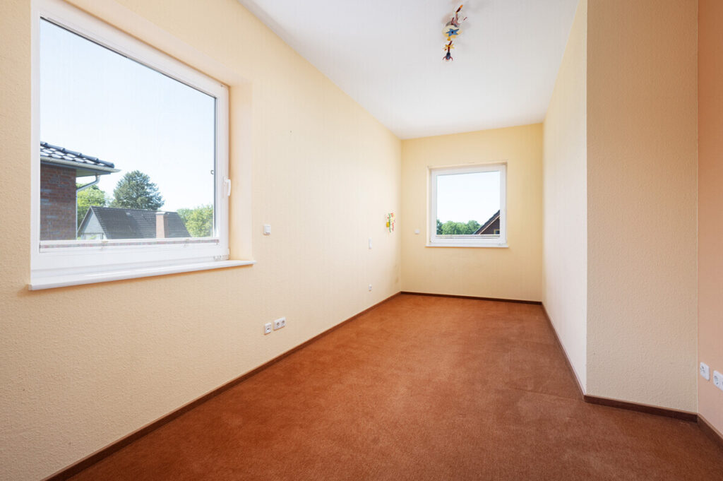 Schwanewede: Ansprechendes, großzügiges Einfamilienhaus mit Garage auf schönem Süd-West-Grundstück