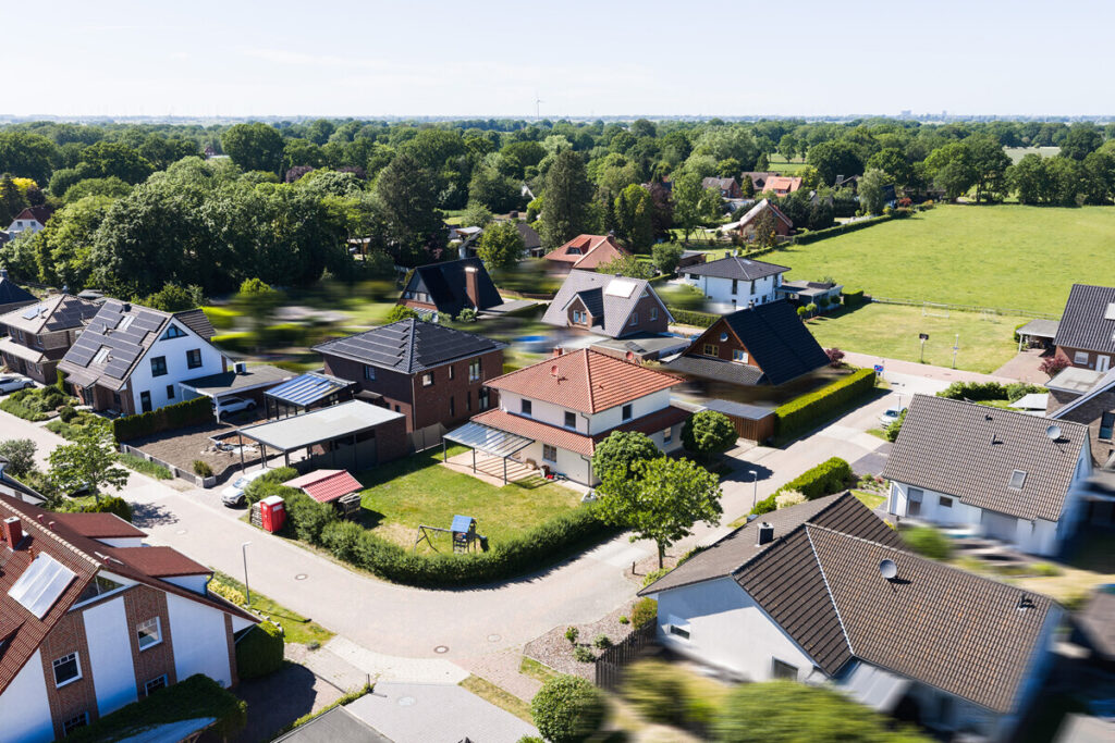 Schwanewede: Ansprechendes, großzügiges Einfamilienhaus mit Garage auf schönem Süd-West-Grundstück