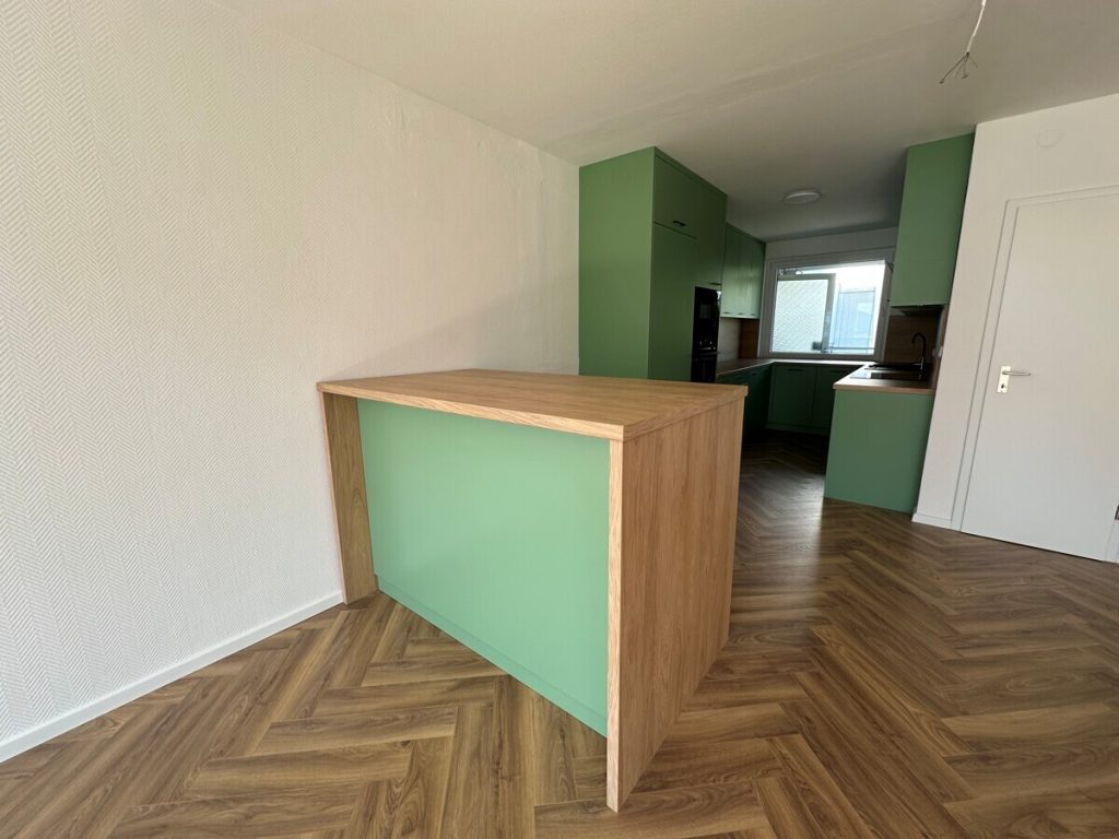 Bremen Horn: Erstbezug nach Modernisierung, 3 Zi. Wohnung, Wellnessbereich, Balkon, TG-Stellplatz