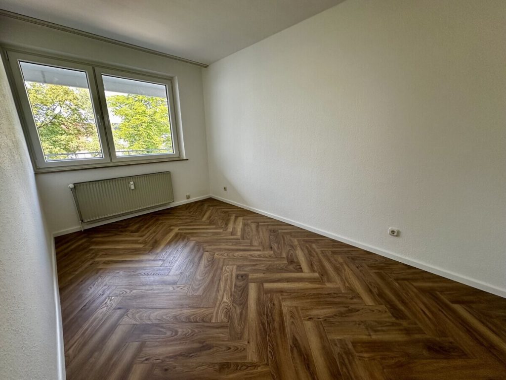 Bremen Horn: Erstbezug nach Modernisierung, 3 Zi. Wohnung, Wellnessbereich, Balkon, TG-Stellplatz