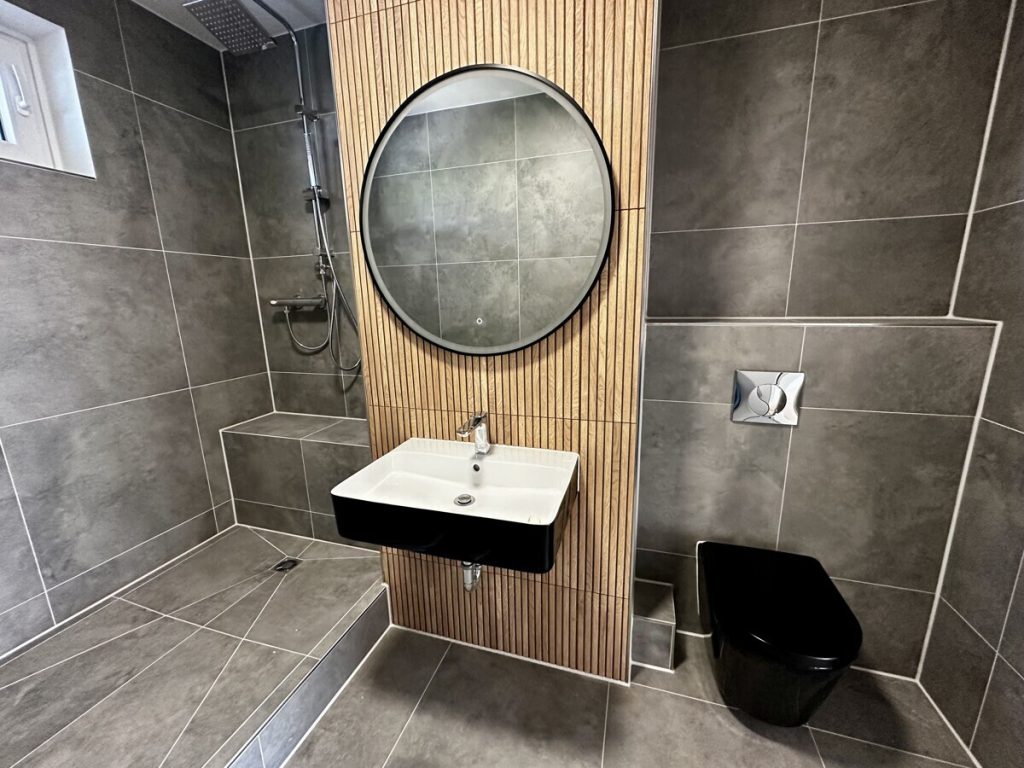 Bremen Horn: Erstbezug nach Modernisierung, 3 Zi. Wohnung, Wellnessbereich, Balkon, TG-Stellplatz