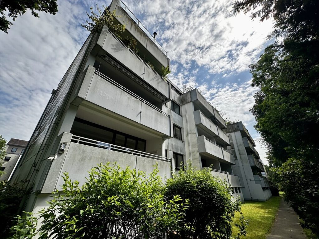 Bremen Horn: Erstbezug nach Modernisierung, 3 Zi. Wohnung, Wellnessbereich, Balkon, TG-Stellplatz