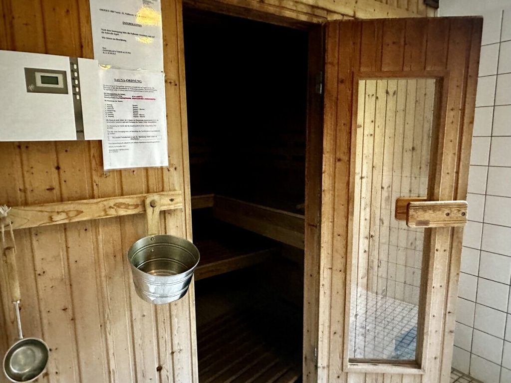 Bremen Horn: Erstbezug nach Modernisierung, 3 Zi. Wohnung, Wellnessbereich, Balkon, TG-Stellplatz