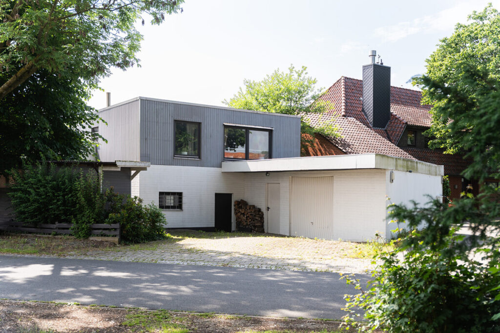 Bremen-Mahndorf: Split-Level-Haus mit Garage in Toplage - sanierungsbedürftig -
