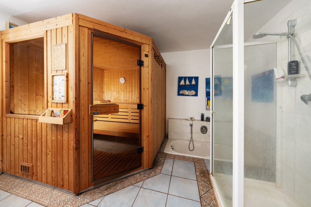 Bremen-Mahndorf: Split-Level-Haus mit Garage in Toplage - sanierungsbedürftig -