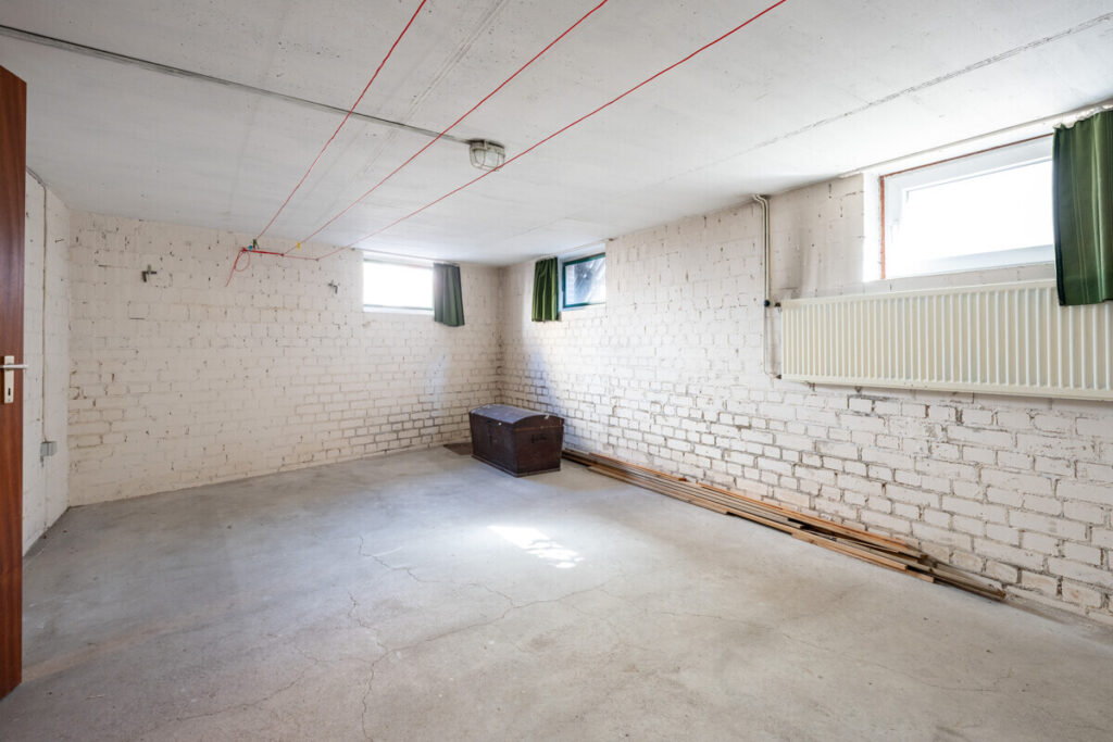 Hulsberg: Gut aufgeteiltes Reihenendhaus mit Keller und PKW-Stellplatz auf dem Grundstück!