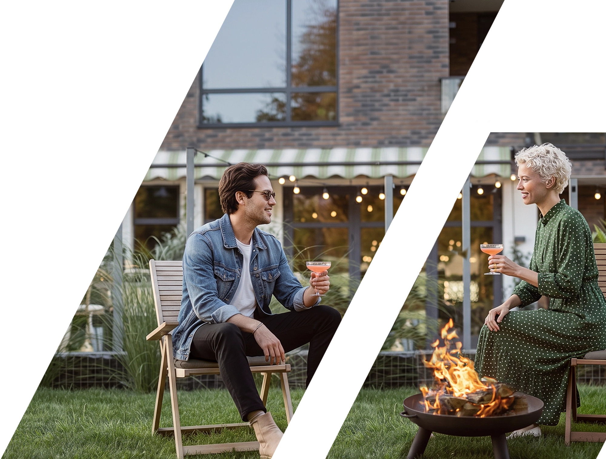 Zwei Personen sitzen vor einem modernen Wohnhaus an einer Feuerschale im Garten.