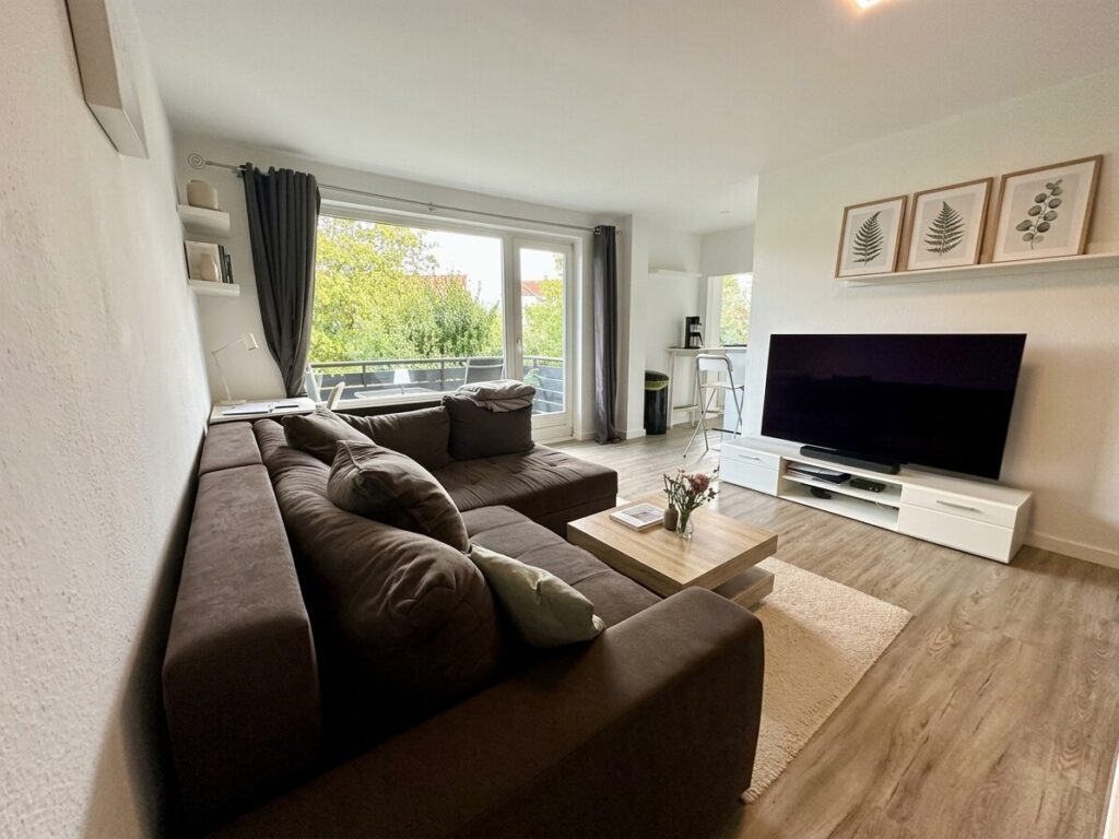 Findorff: Moderne, ruhige und helle 1 Zimmer Wohnung mit Balkon, Einbauküche u. Keller