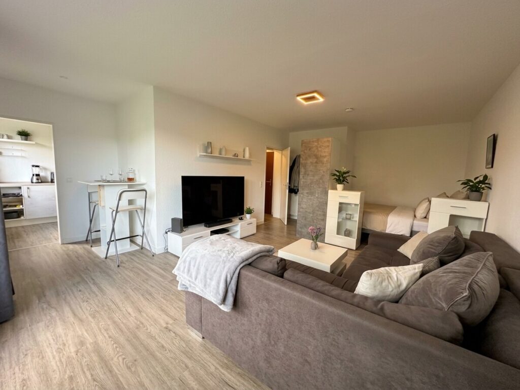 Findorff: Moderne, ruhige und helle 1 Zimmer Wohnung mit Balkon, Einbauküche u. Keller