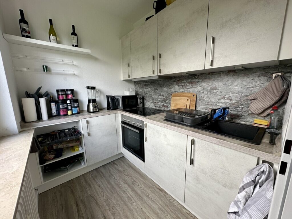 Findorff: Moderne, ruhige und helle 1 Zimmer Wohnung mit Balkon, Einbauküche u. Keller