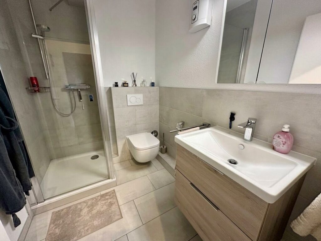 Findorff: Moderne, ruhige und helle 1 Zimmer Wohnung mit Balkon, Einbauküche u. Keller