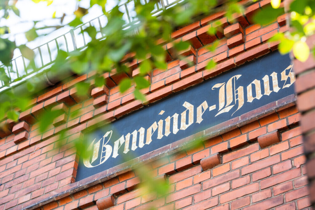 Bremer Neustadt: Historisches Gemeindehaus mit Saal und Bühne bietet besonderes Gestaltungspotenzial