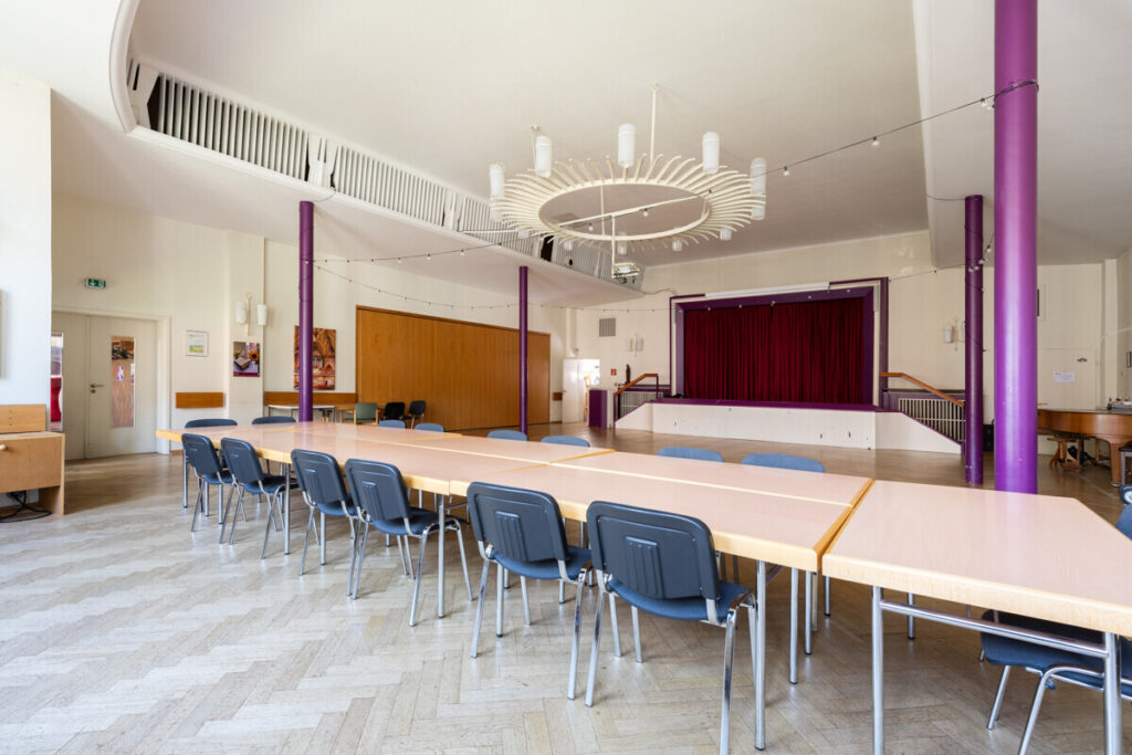Bremer Neustadt: Historisches Gemeindehaus mit Saal und Bühne bietet besonderes Gestaltungspotenzial