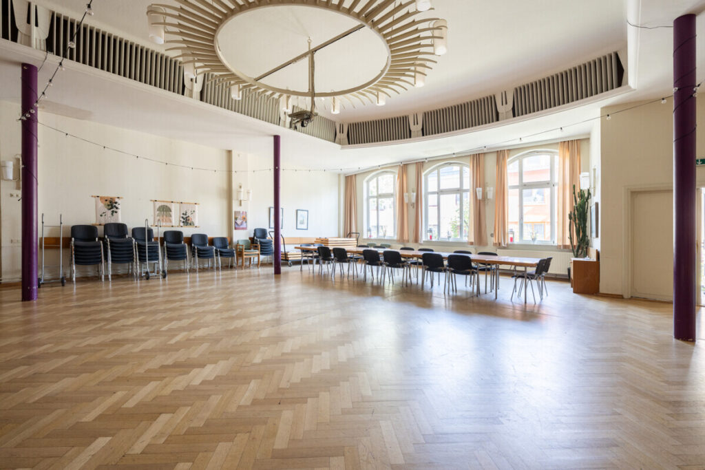 Bremer Neustadt: Historisches Gemeindehaus mit Saal und Bühne bietet besonderes Gestaltungspotenzial