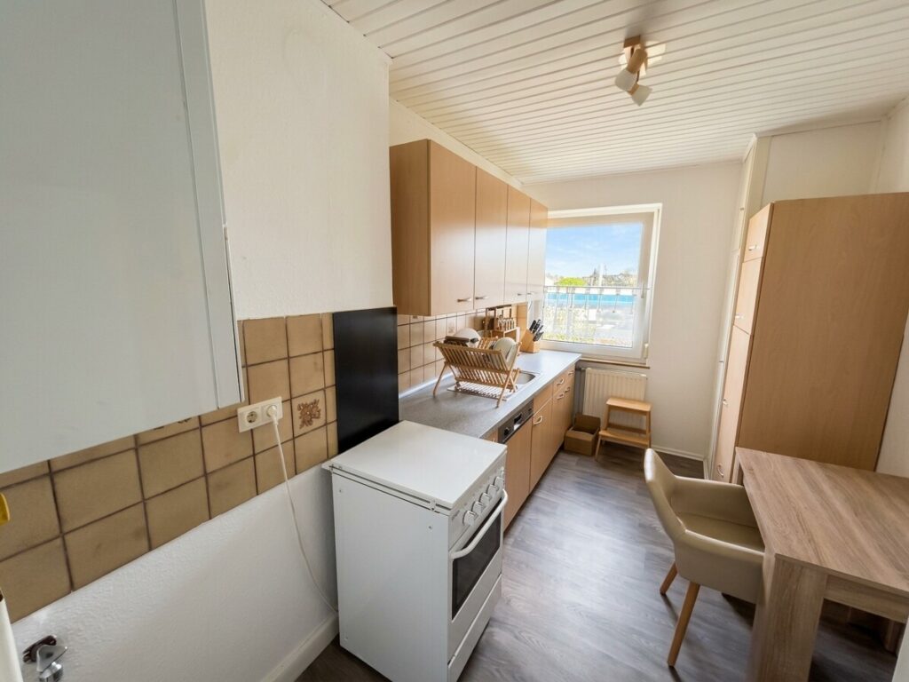 Zentralgelegene 3 Zi. Wohnung, mit Einbauküche, Balkon und 2 Kellern - Peterswerder/Hulsberg