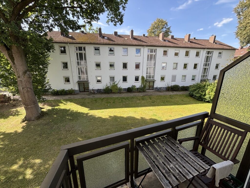 Zentralgelegene 3 Zi. Wohnung, mit Einbauküche, Balkon und 2 Kellern - Peterswerder/Hulsberg