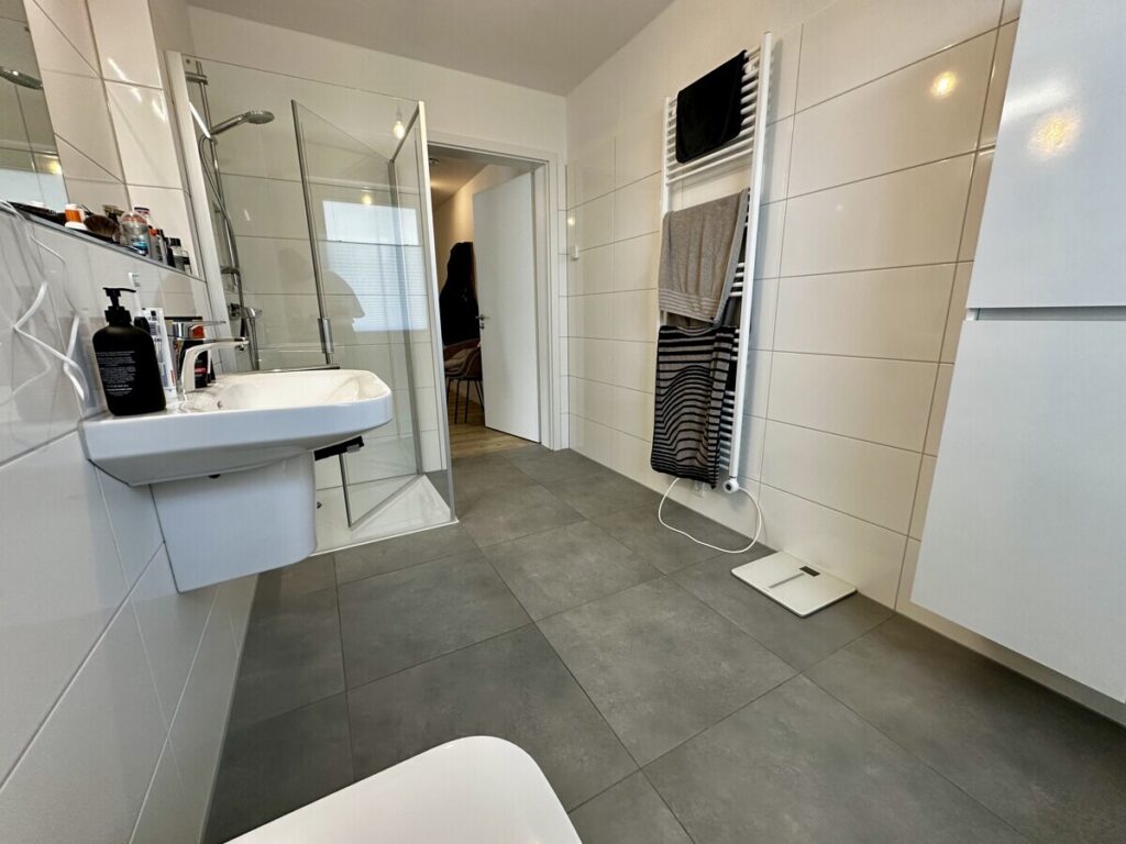 Stuhr- Brinkum: Top Lage - Moderne und helle 2 Zimmer Wohnung  mit PKW-Stellplatz- barrierefrei