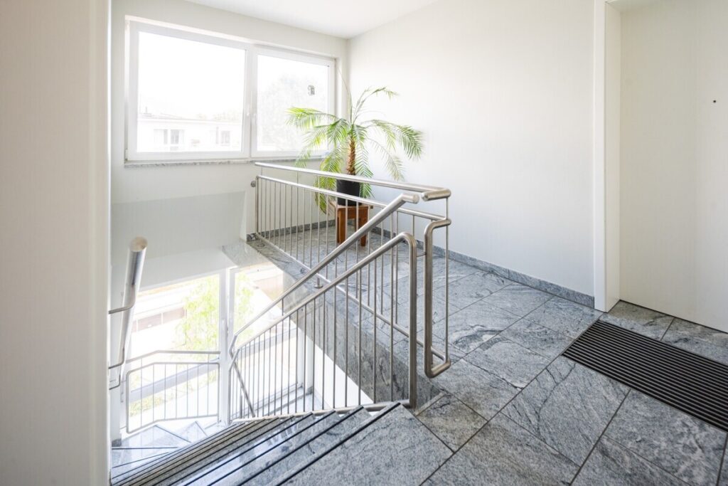 Neustadt / Werdersee: Junges 2-Zimmer-Penthouse als seltene Gelegenheit