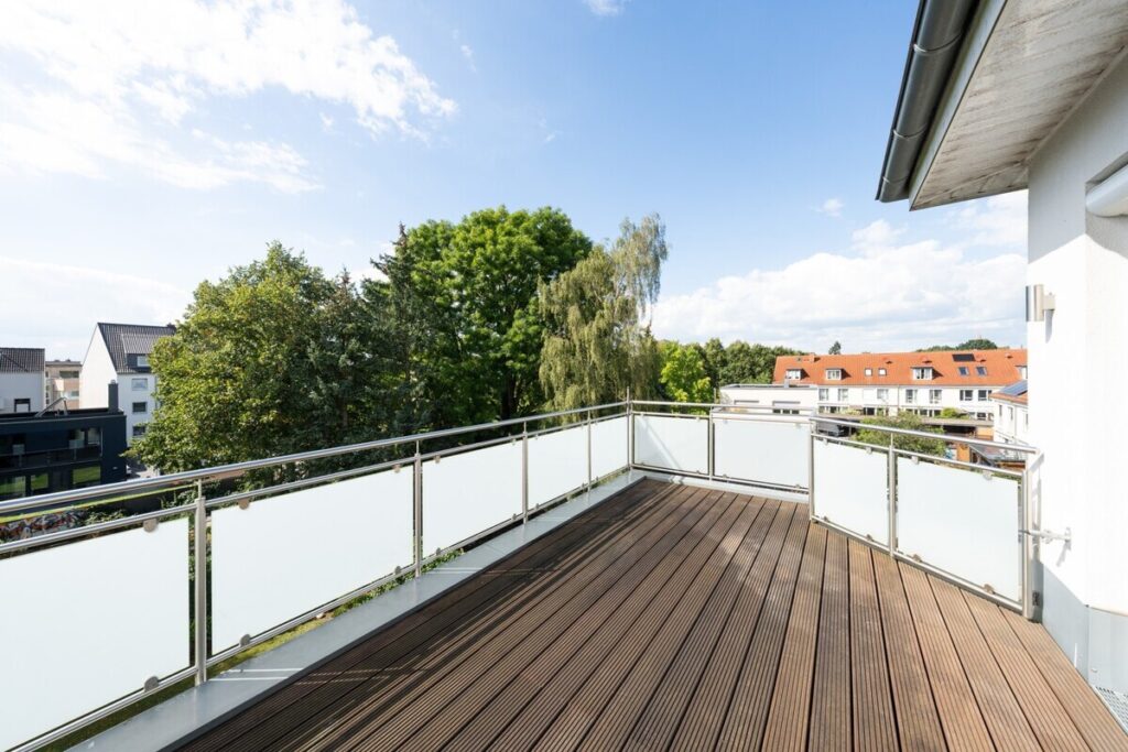 Neustadt / Werdersee: Junges 2-Zimmer-Penthouse als seltene Gelegenheit