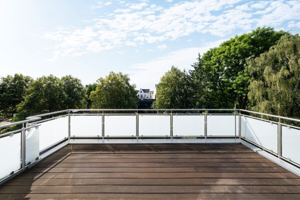 Neustadt / Werdersee: Junges 2-Zimmer-Penthouse als seltene Gelegenheit