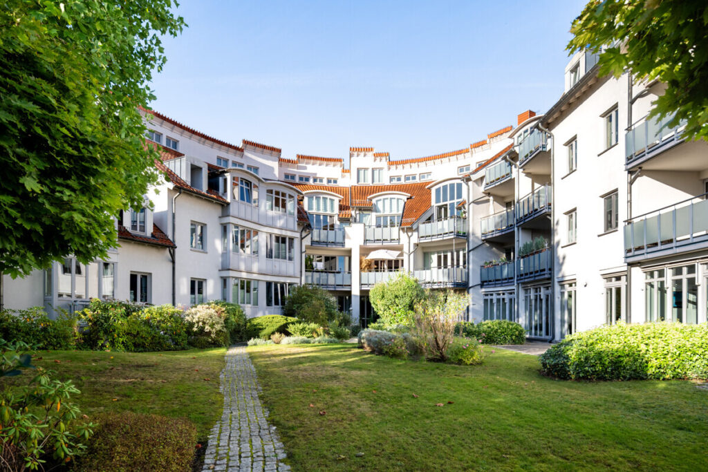 Schwachhausen/Riensberg: Junge 2,5 Zimmer Eigentumswohnung mit Balkon und Tiefgaragenstellplatz