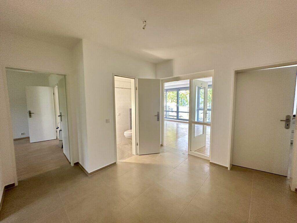 Radio Bremen: Modernisierte 3 Zi. Wohnung mit Balkon, neuer Einbauküche und TG-Stellplatz