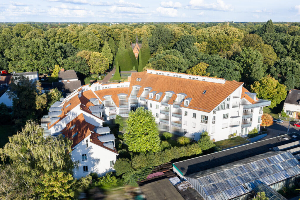 Schwachhausen/Riensberg: Junge 2,5 Zimmer Eigentumswohnung mit Balkon und Tiefgaragenstellplatz